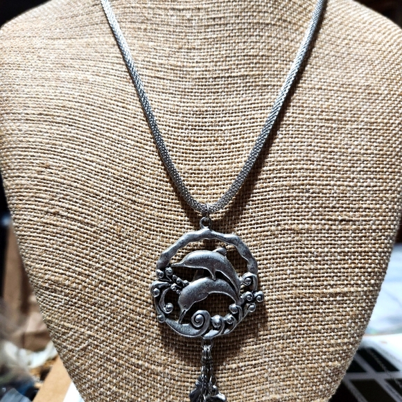 Dolphins and Shells Pewter Necklace 18" w/3" extender - Picture 4 of 5